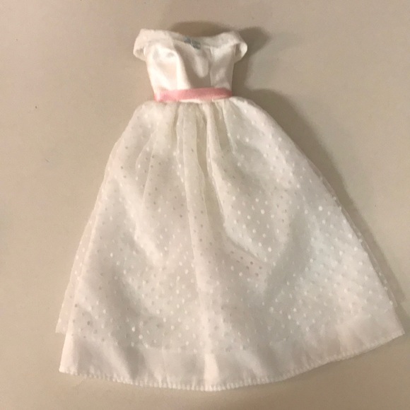 BARBIE BUNDLE: Barbie fancy gowns Set 2 - Picture 3 of 4